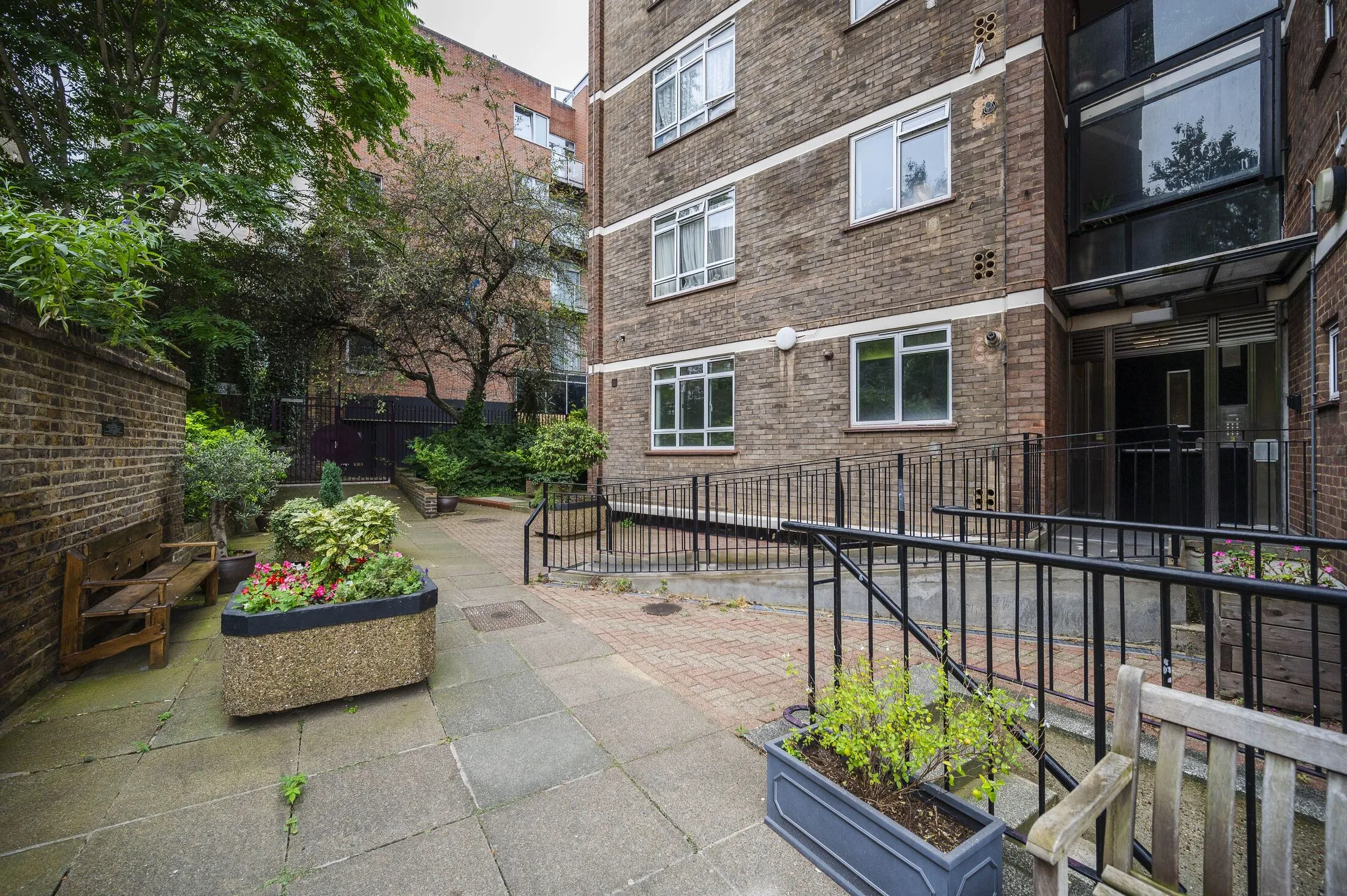 Flat Pooles Buildings in Greater London