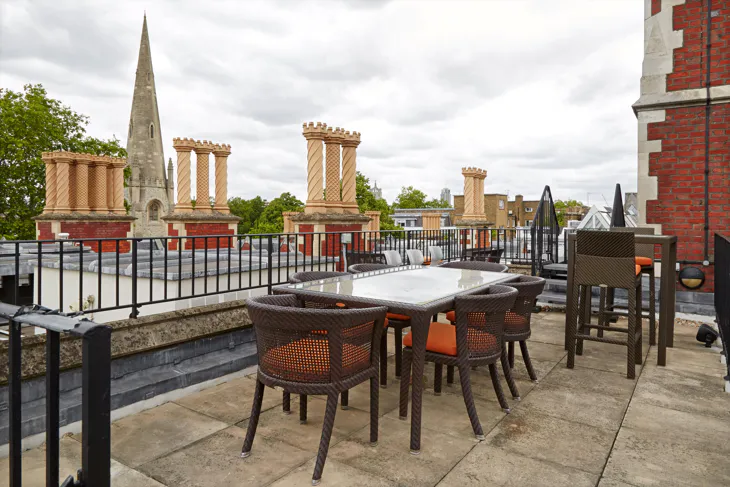 Flat Rose Square in Greater London