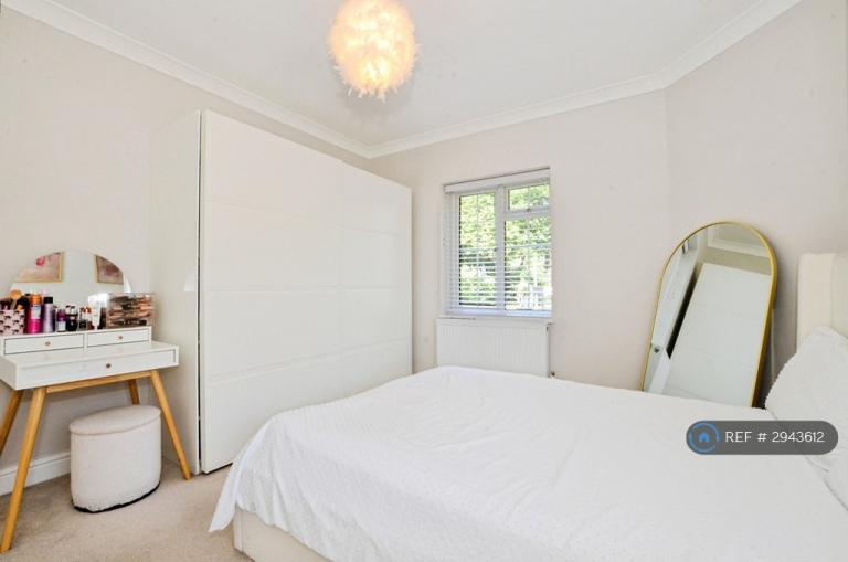 Flat Phillimore Place in Hertsmere