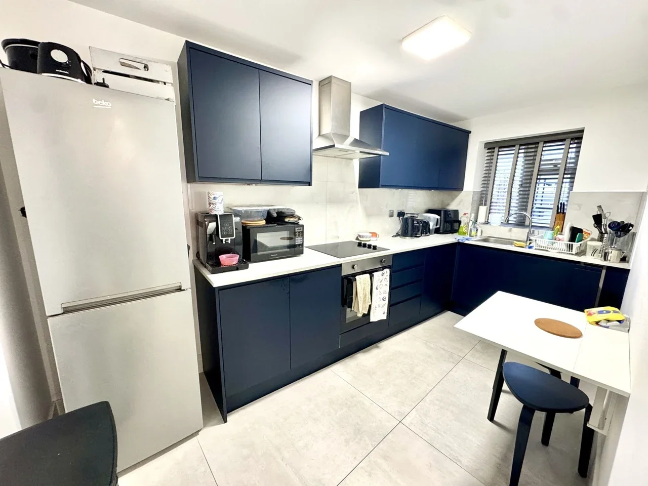 Room Abbey Parade in Greater London