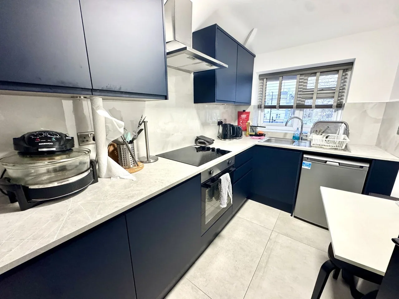 Room Abbey Parade in Greater London