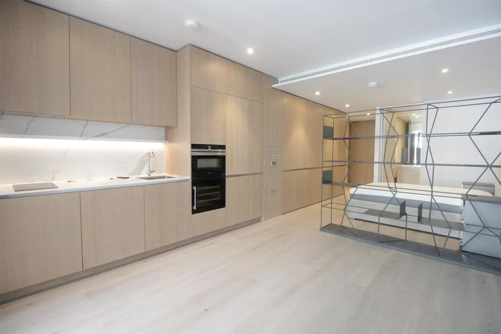 Flat Park Drive in Greater London