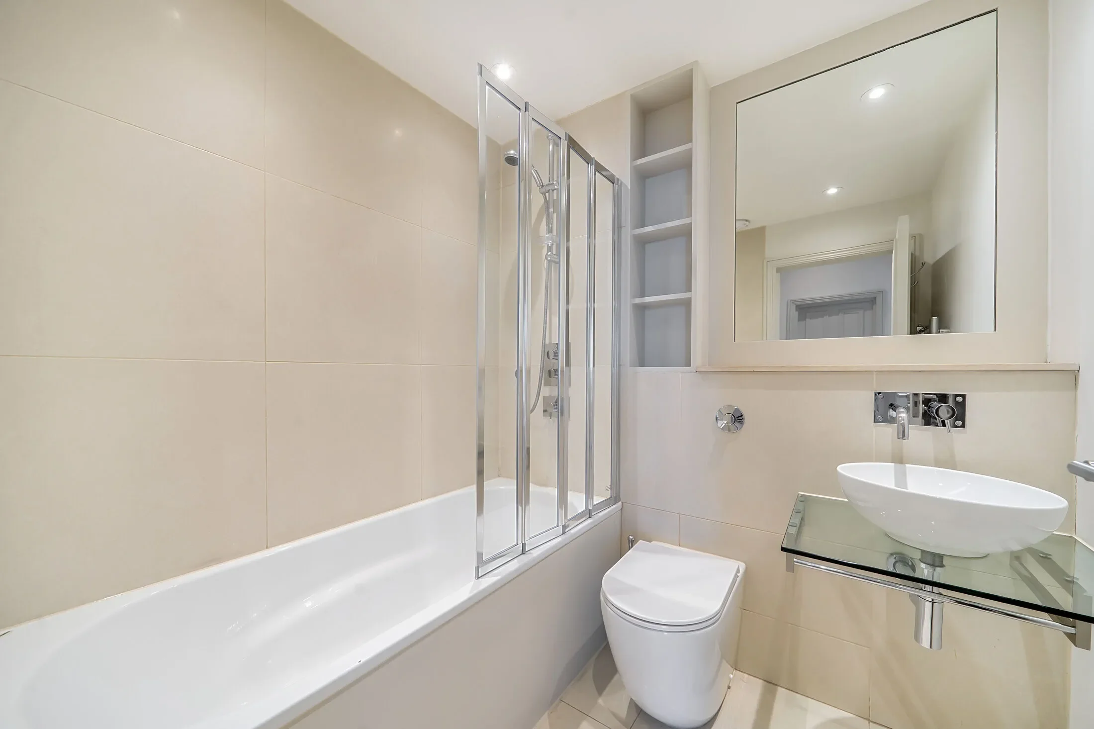 Flat Cranley Gardens in Greater London