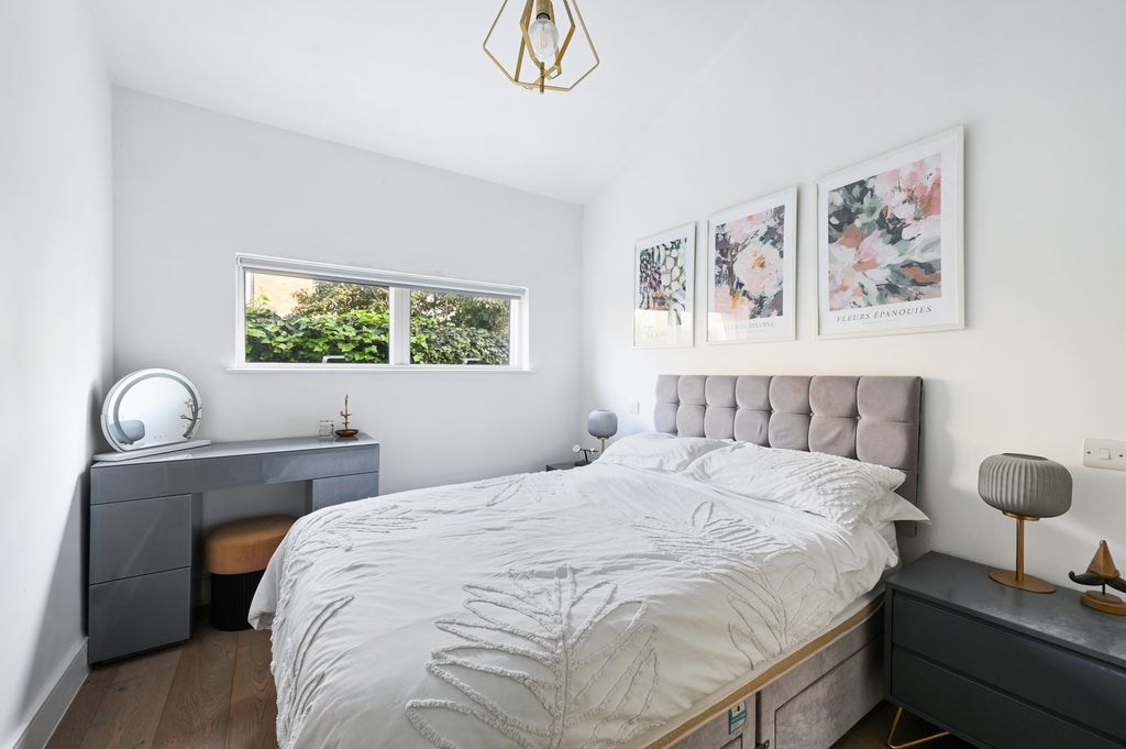Flat Longman Mews in Greater London