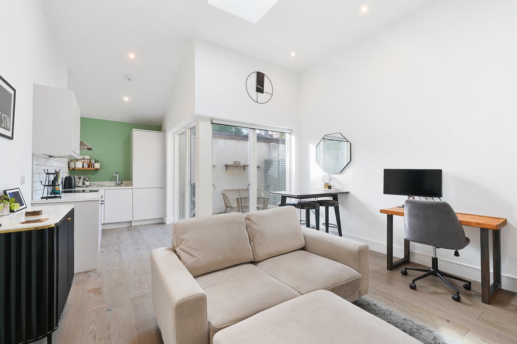 Flat Longman Mews in Greater London