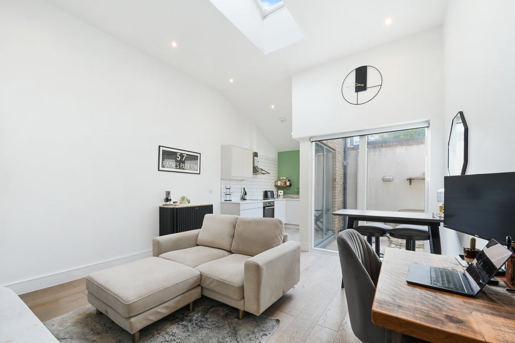 Flat Longman Mews in Greater London