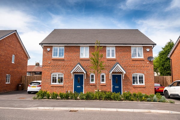 Flat Woodbine Road in Halewood