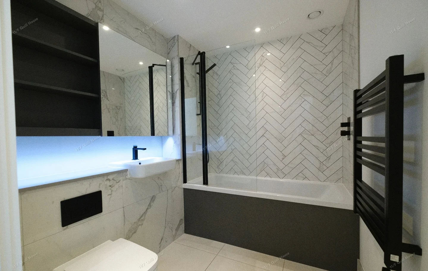 Flat Plowden Road in Greater London