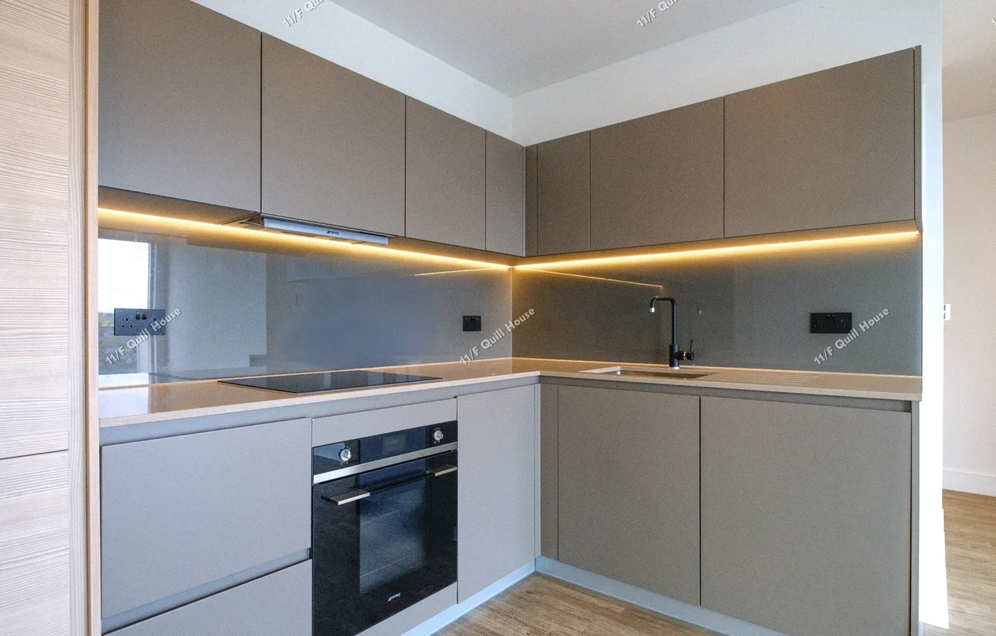 Flat Plowden Road in Greater London