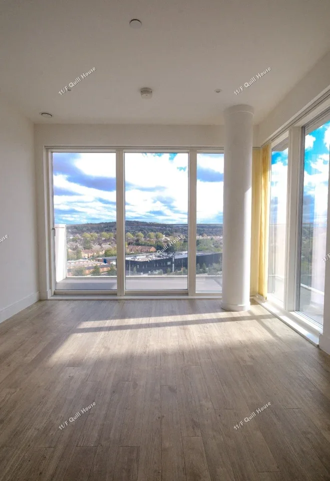 Flat Plowden Road in Greater London