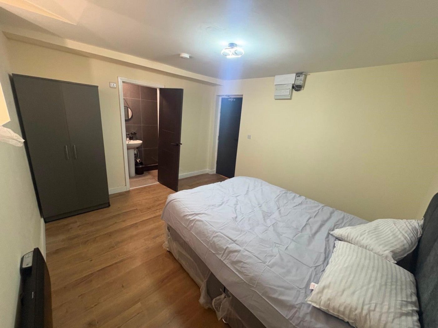 Room Main Street in Doncaster