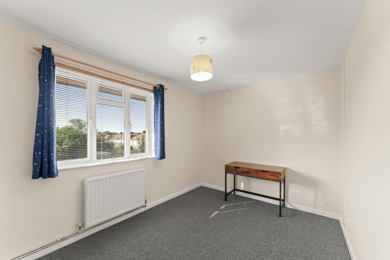 Flat Grand Drive in Greater London
