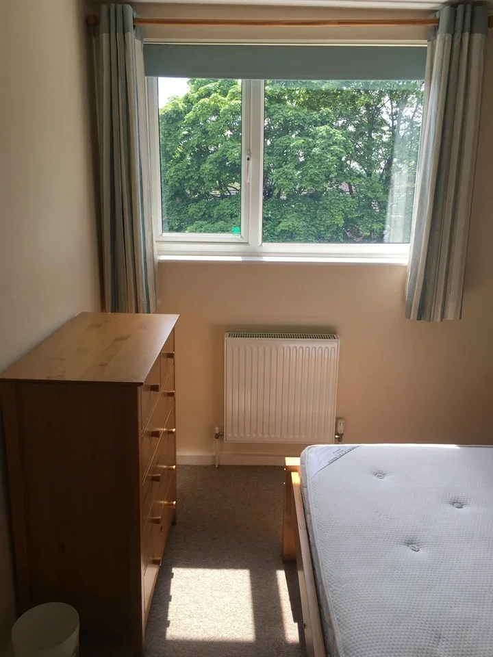 Room Galahad Close in Test Valley