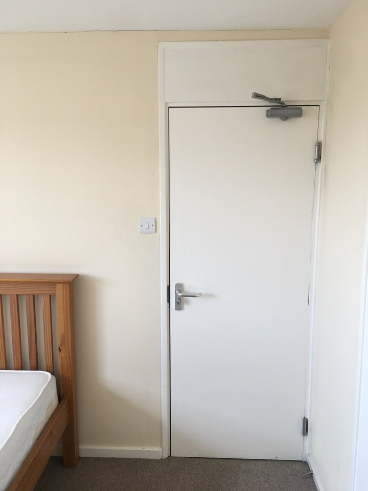 Room Galahad Close in Test Valley
