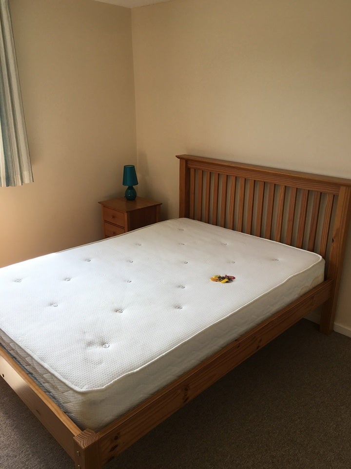 Room Galahad Close in Test Valley