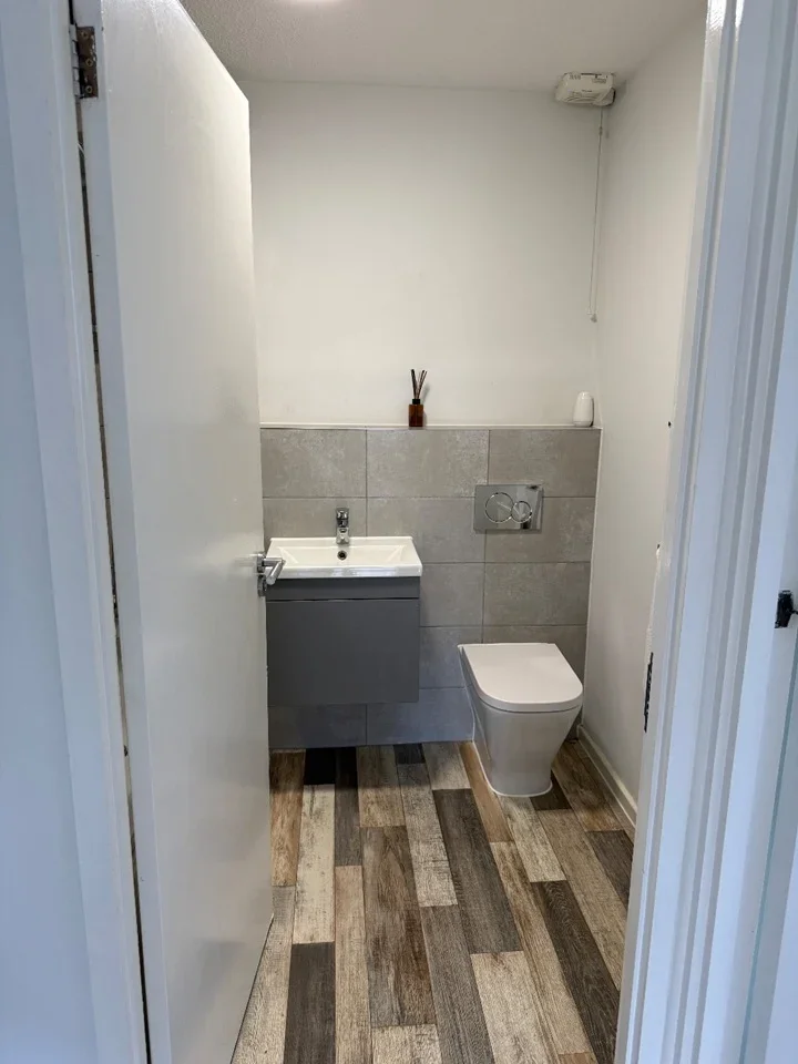 Flat Bellegrove Road in Greater London