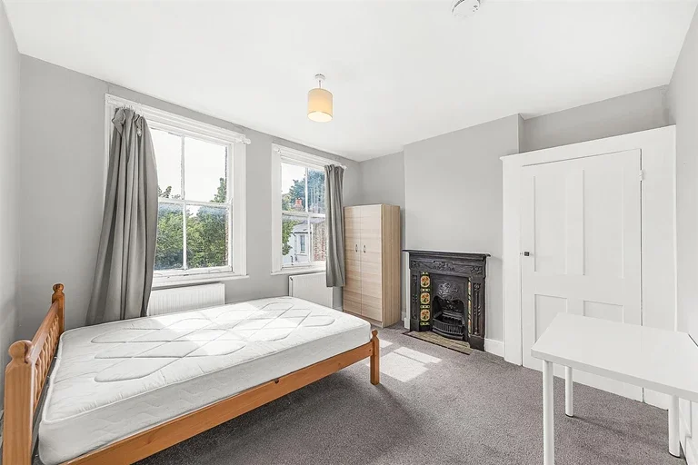 House Fenham Road in Greater London