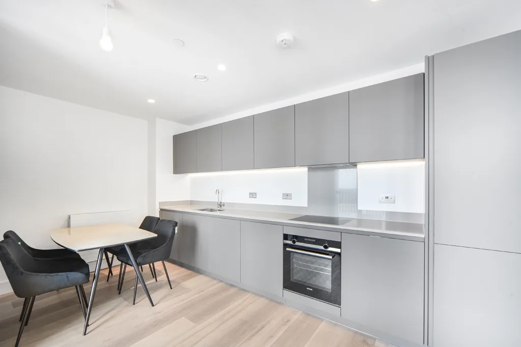 Flat Marshgate Lane in Greater London