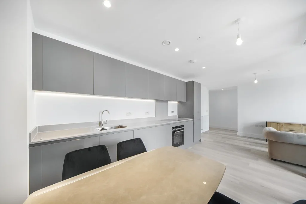 Flat Marshgate Lane in Greater London