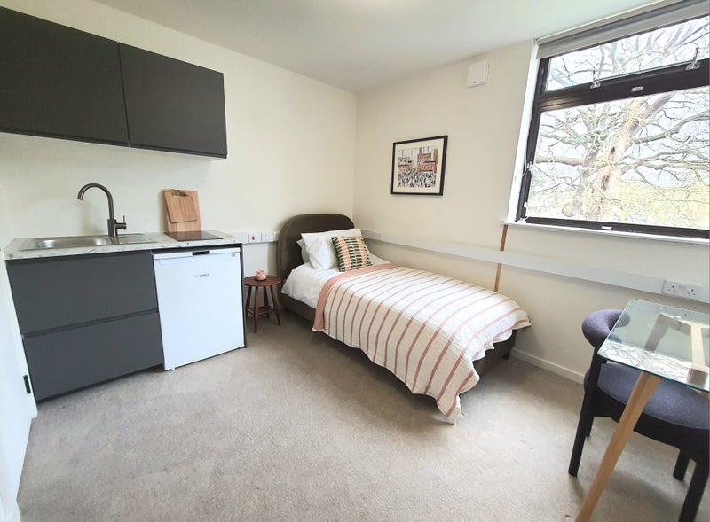 Room Tunworth Crescent in Greater London