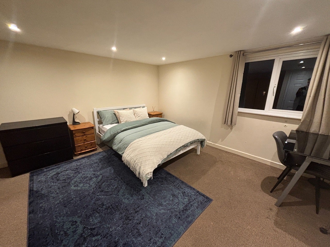 Room Cowper Street in Northampton
