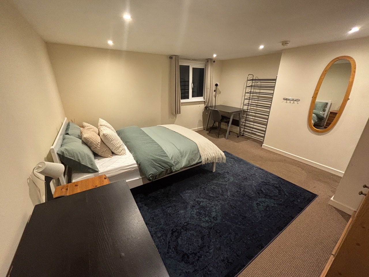 Room Cowper Street in Northampton