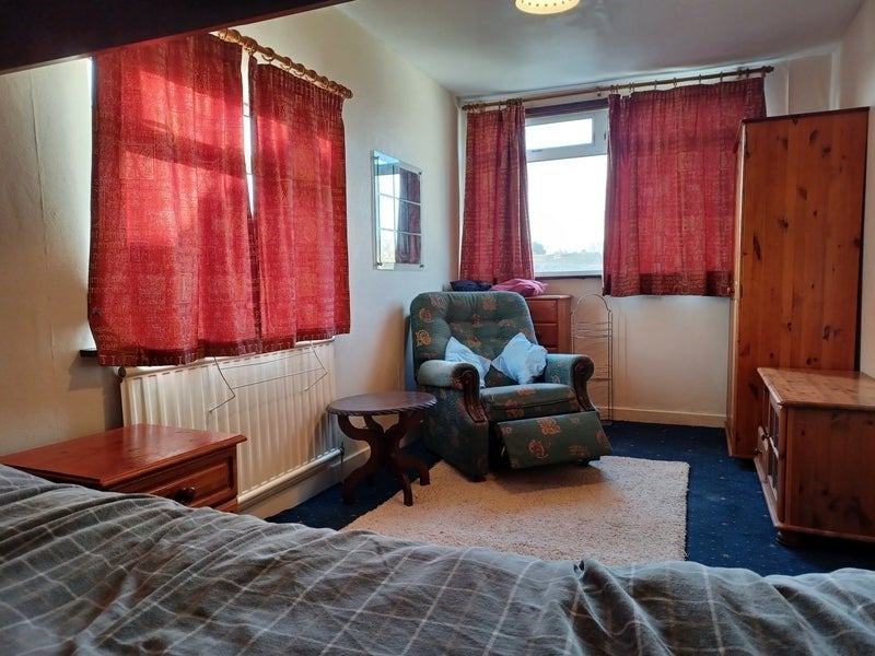 Room Calder Avenue in West Lancashire