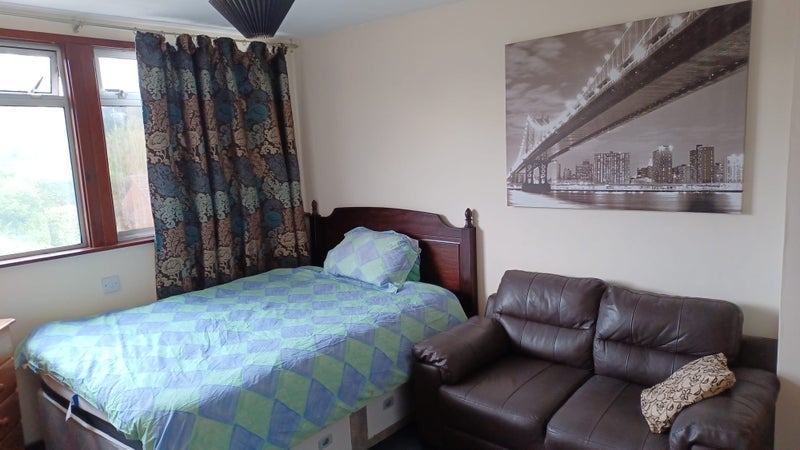 Room Calder Avenue in West Lancashire
