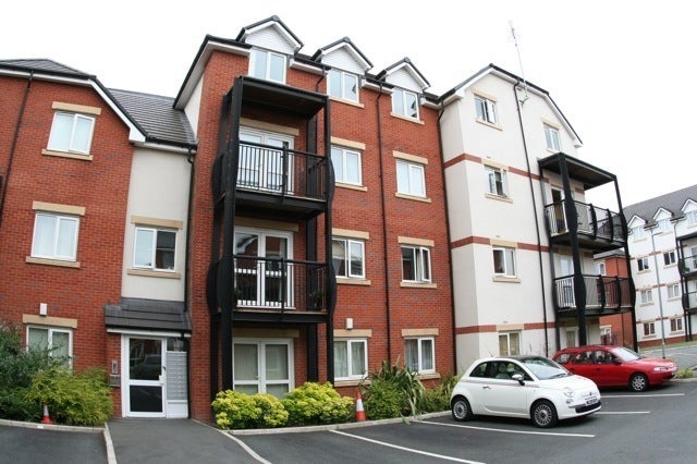 Flat Gladstone Mews in Warrington