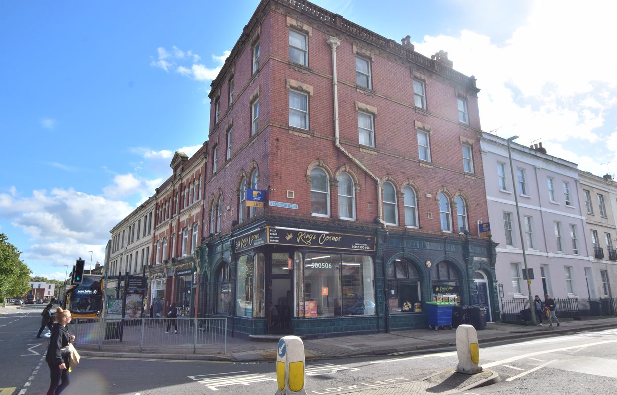 Flat Clarence Street in Gloucester