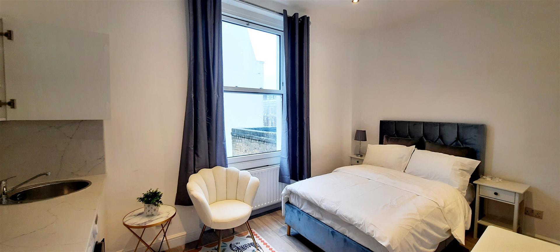 Flat Holland Road in Greater London