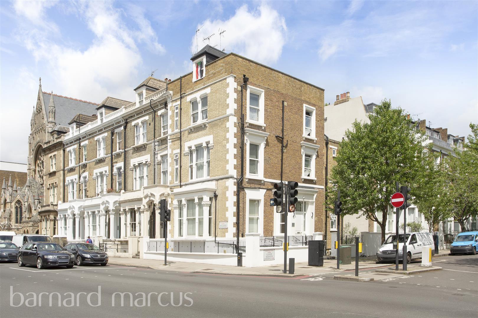 Flat Holland Road in Greater London