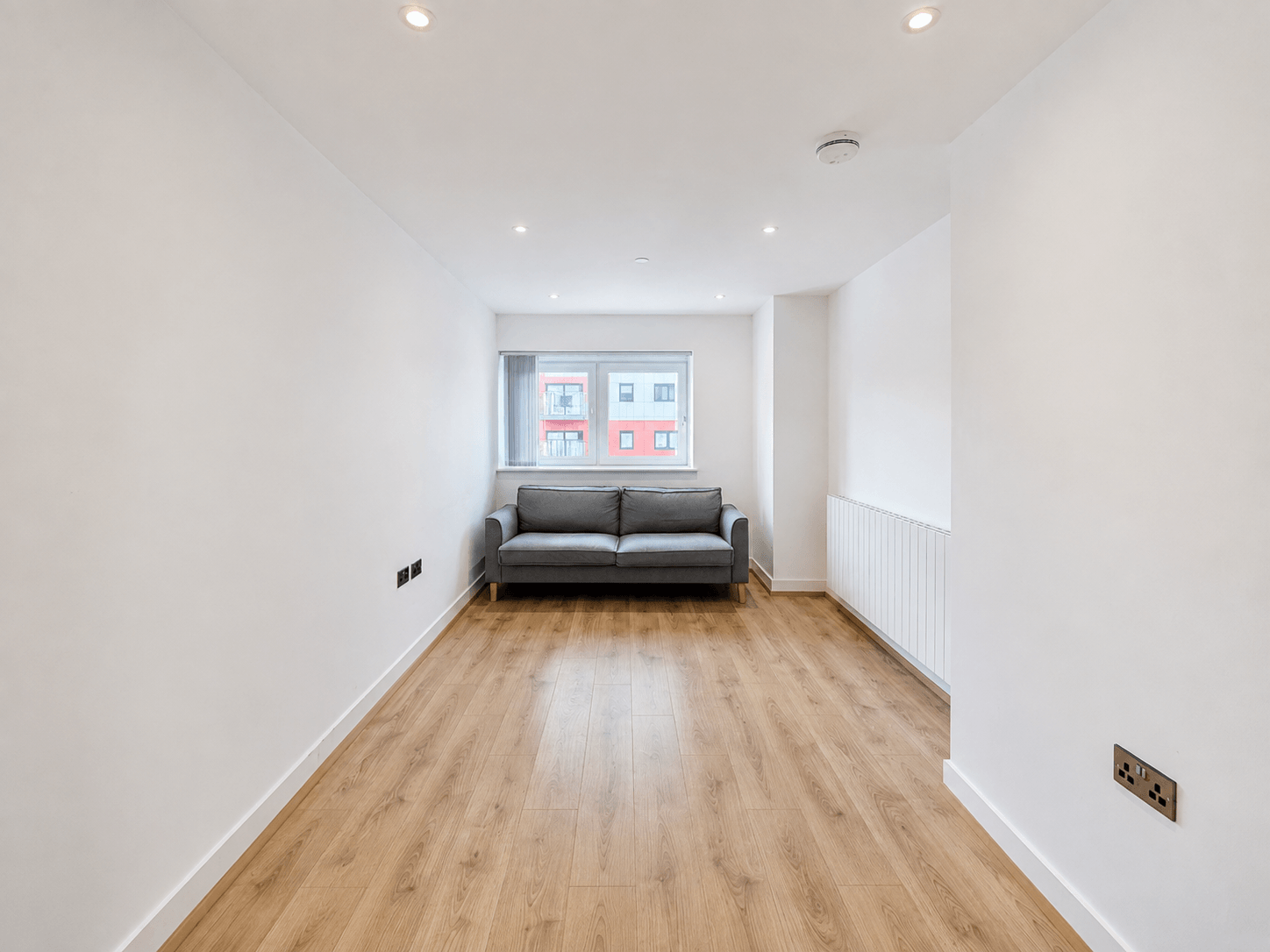 Flat Mast Quay in Greater London
