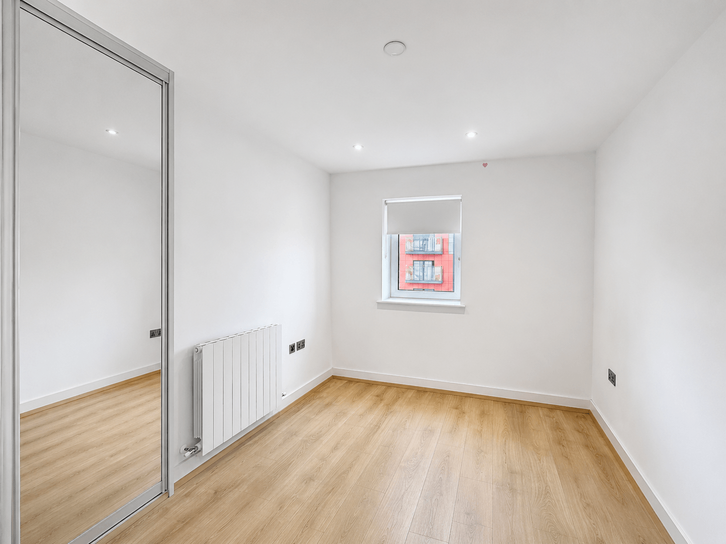 Flat Mast Quay in Greater London