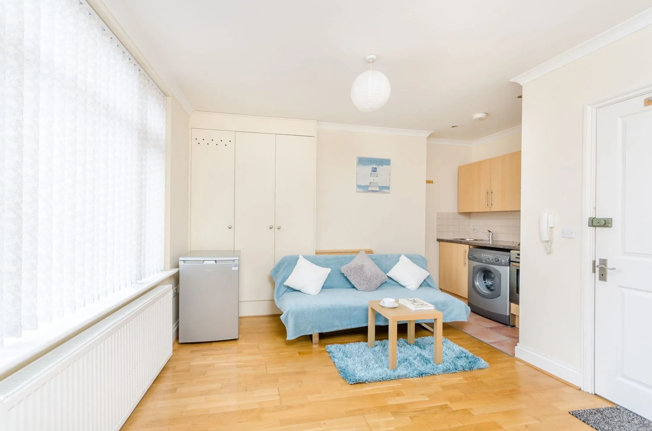 Flat Welldon Crescent in Greater London