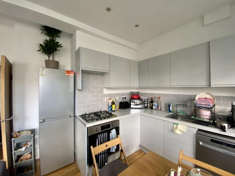 Room Freegrove Road in Greater London