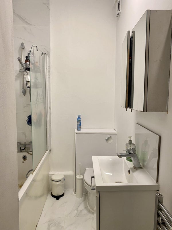 Room Freegrove Road in Greater London
