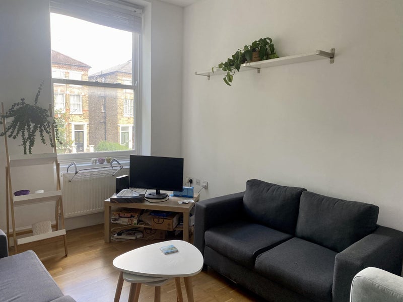 Room Freegrove Road in Greater London