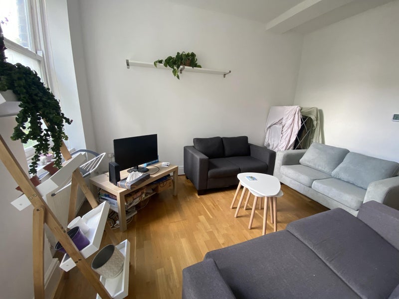 Room Freegrove Road in Greater London