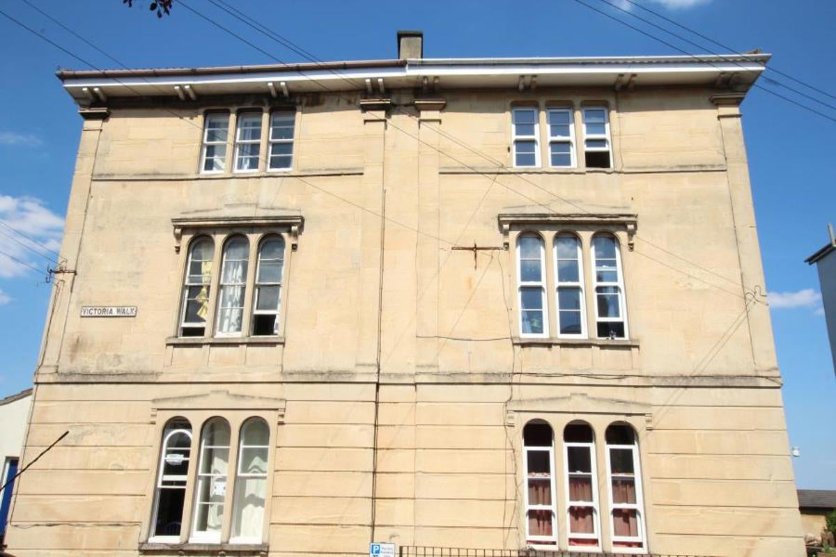 Flat Victoria Walk in Bristol