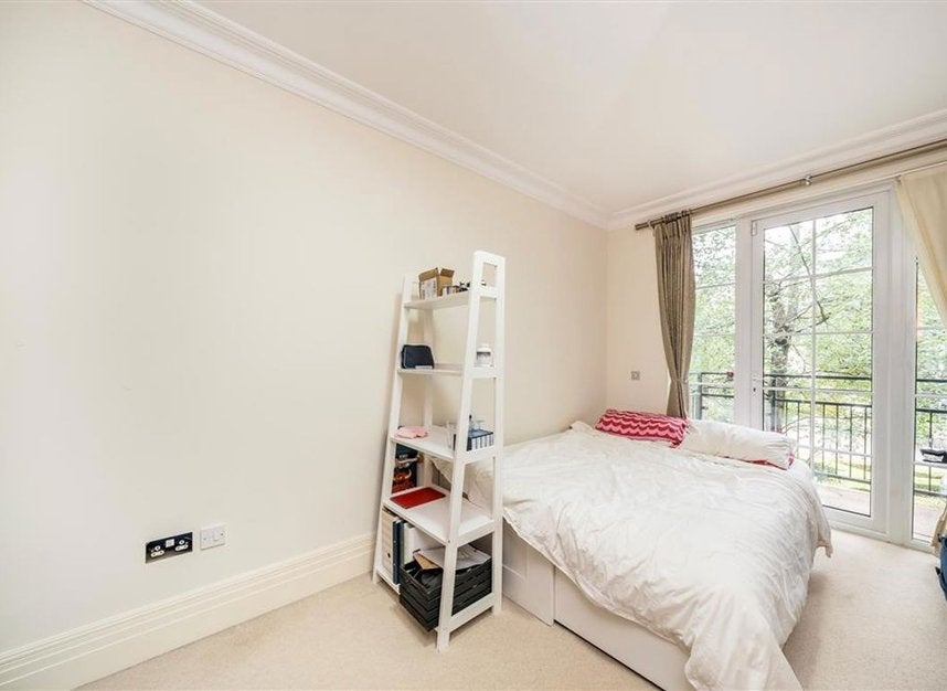 Flat Whitcome Mews in Greater London