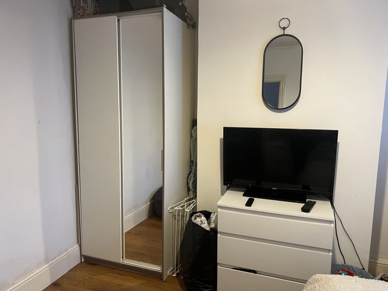 Room Furzefield Road in Greater London