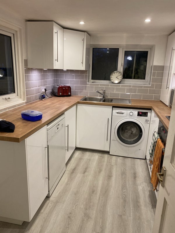 Room Furzefield Road in Greater London
