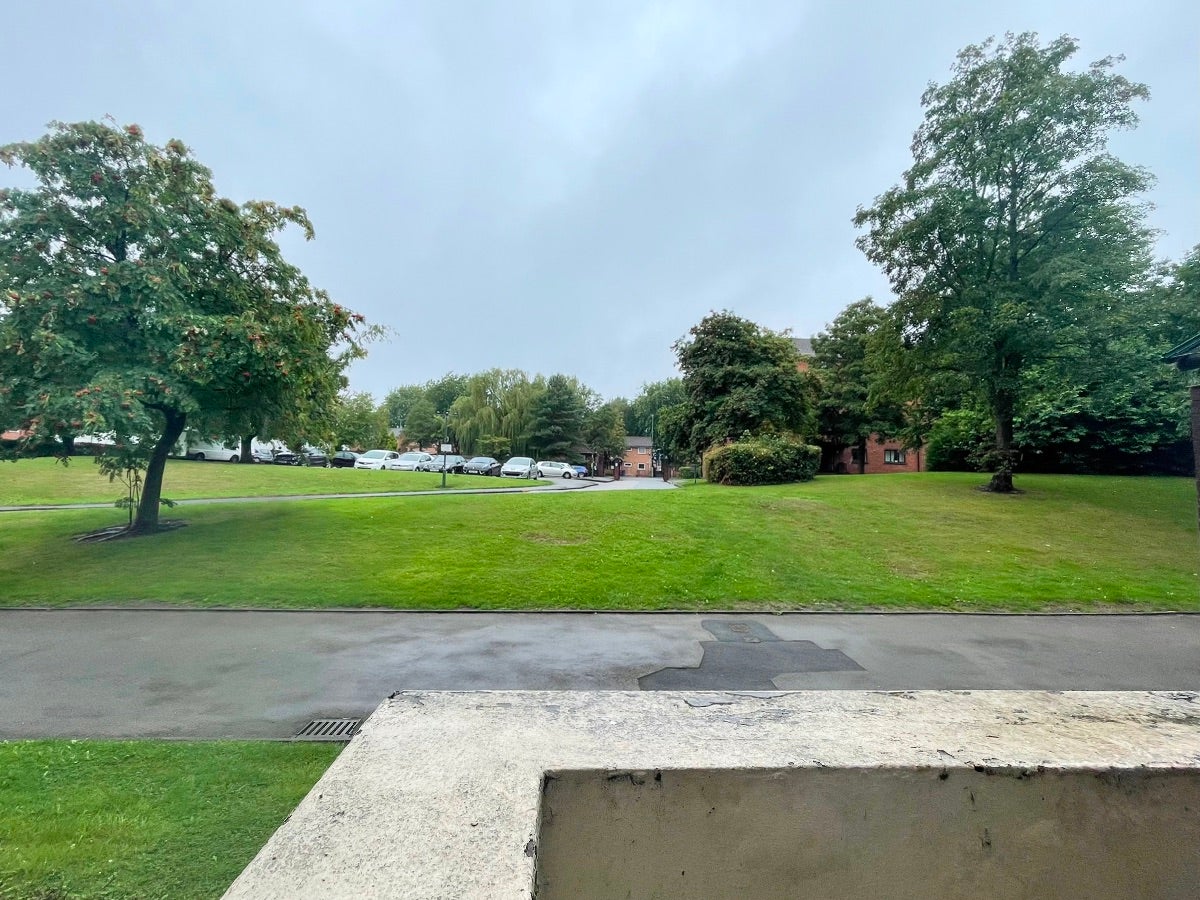 Flat Ordsall Lane in Salford