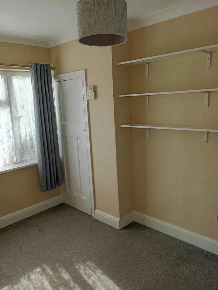 Flat London Road in Borough of Spelthorne