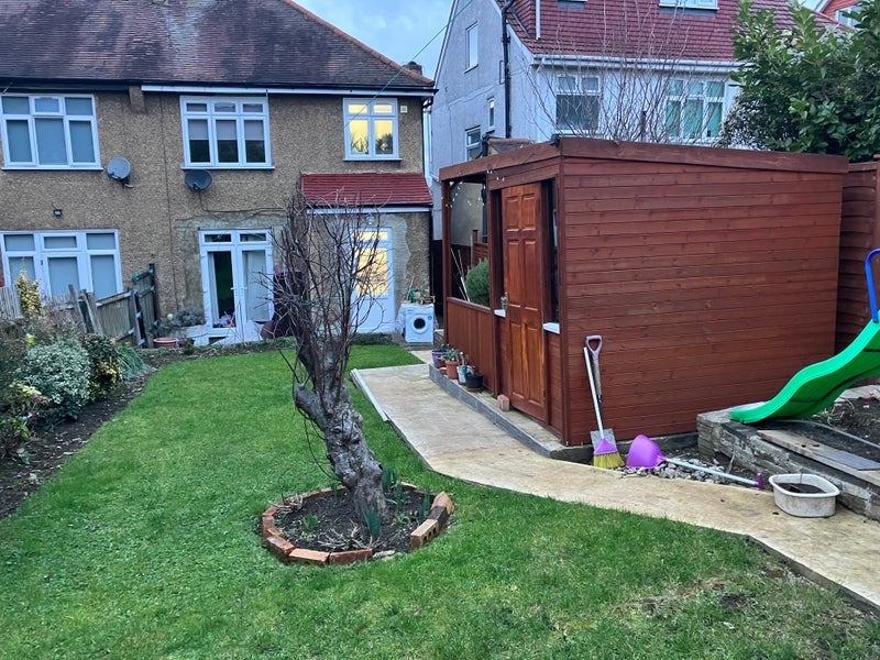 Room Valley Road in Greater London
