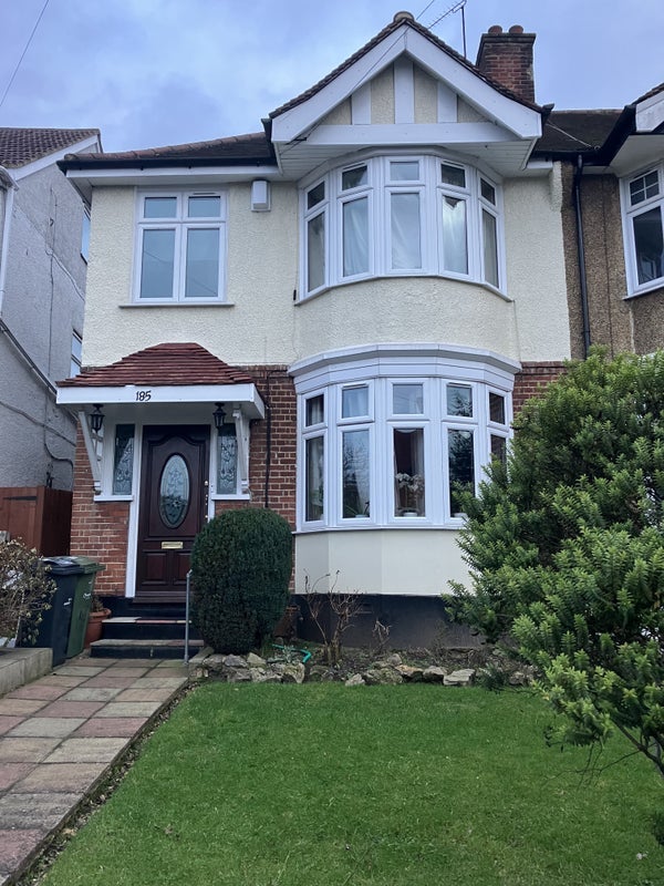 Room Valley Road in Greater London