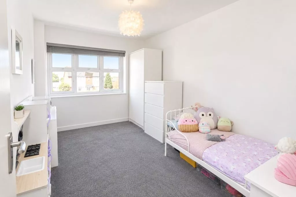 Flat Woodfield Close in Mole Valley