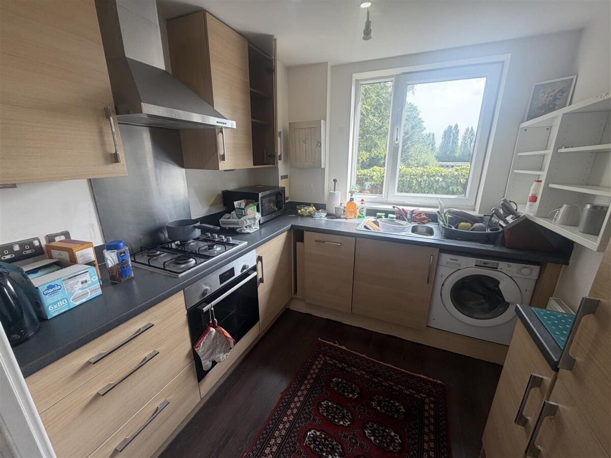 Flat Nursery Road in Greater London