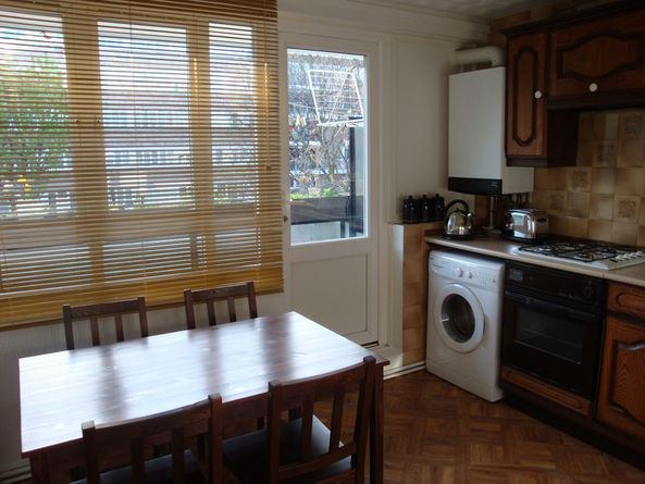 Room Ponler Street in Greater London